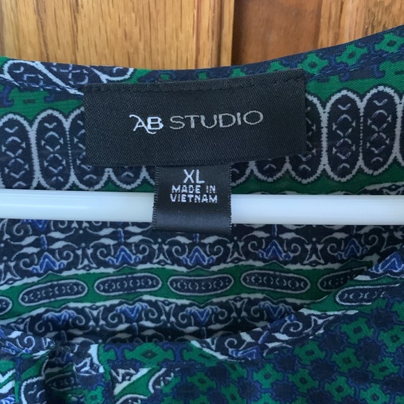 AB studio blouse size extra large two front sheer material - Picture 2 of 5